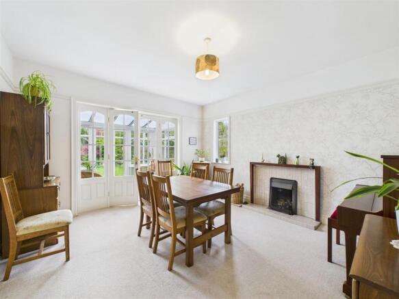 4 bed Detached for sale Image 5