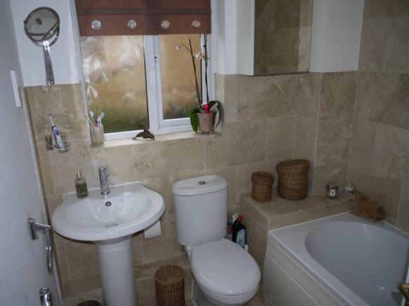 FAMILY BATHROOM
