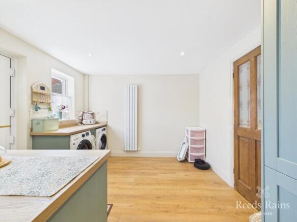 2 bed Semi-Detached for sale Image 10