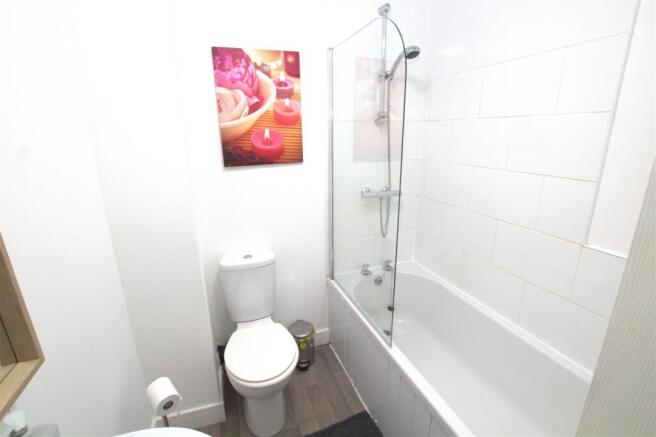 2 bed Apartment to rent Image 5