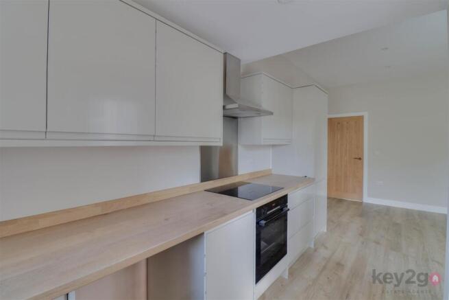 3 bed Terraced to rent Image 8