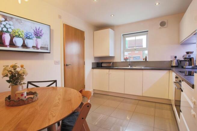 3 bed Semi-Detached for sale Image 4