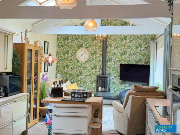 4 bed Detached for sale Image 11