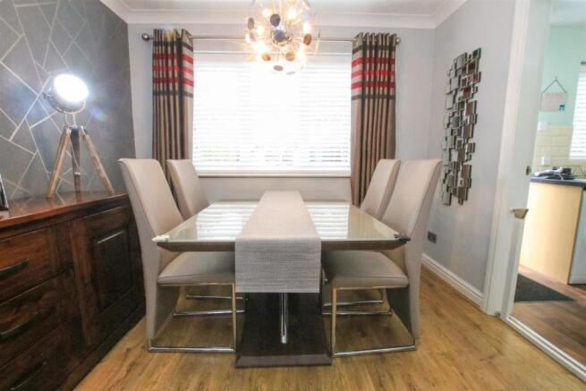 OPEN PLAN LIVING/ DINING ROOM