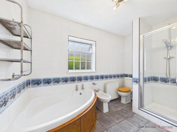 4 bed Detached Bungalow for sale Image 10