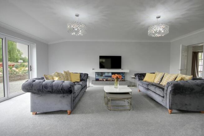 4 bed Detached Bungalow for sale Image 11