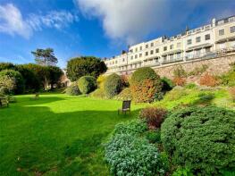 Basement Flat, 17, Royal York Crescent, Clifton, Bristol BS8 4JY
