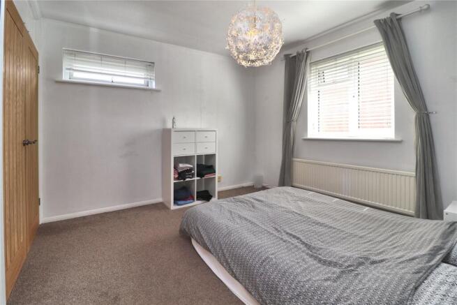 Armadale Road, Woking, Surrey, GU21 photo 4