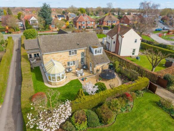 5 bed Detached for sale Image 7