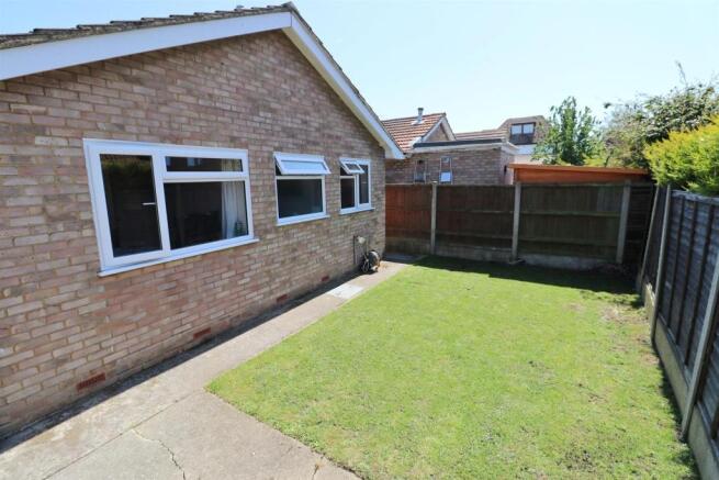 Rear garden 2.jpg