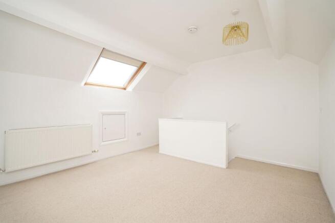 3 bed Terraced to rent Image 4