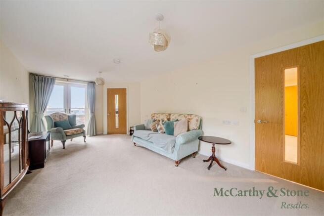 8708402-interior03.jpg