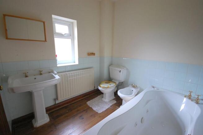 En-Suite Bathroom / WC
