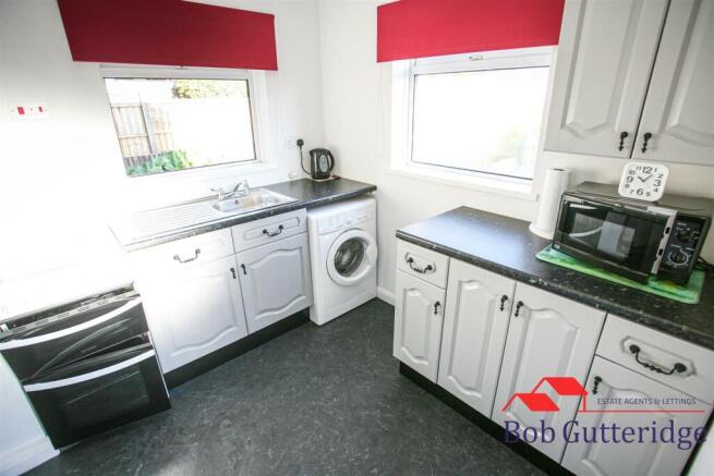 FITTED KITCHEN