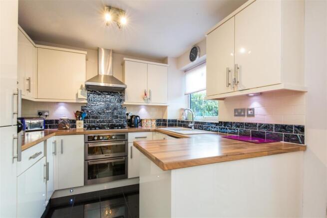 37 Harcourt Close-19.jpg