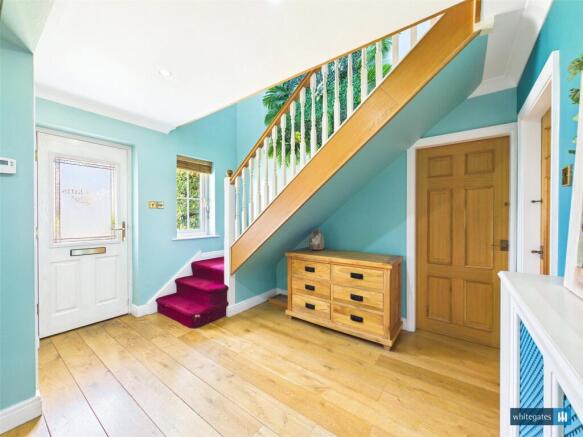 5 bed Detached for sale Image 5