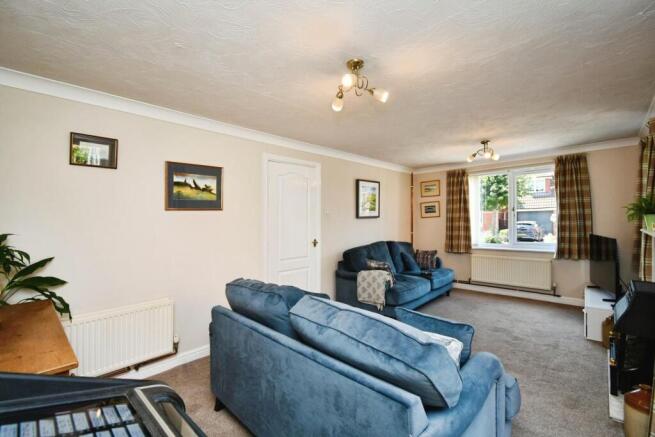 6 bed Detached for sale Image 6