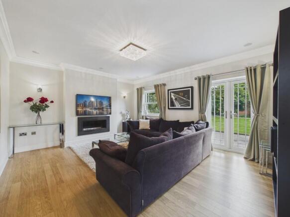5 bed Detached for sale Image 5