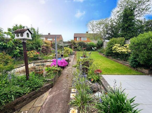 Hall Drive, Old Hall Estate photo 4