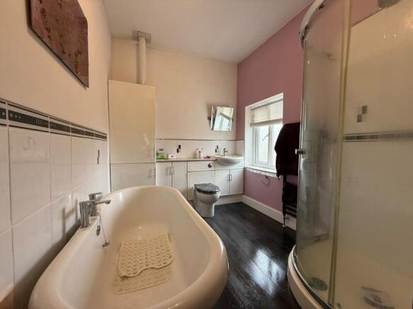 2 bed End of Terrace to rent Image 9