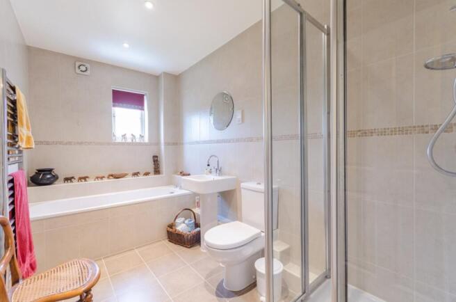 4 bed House for sale Image 10