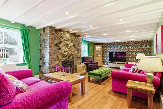 5 bed Detached for sale Image 6