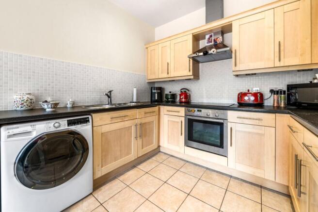 2 bed Flat for sale Image 4