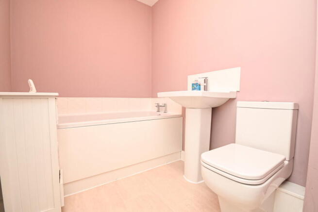 3 bed Town House for sale Image 9