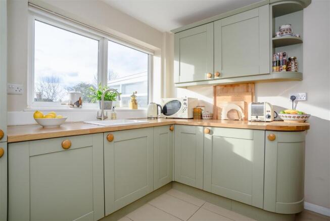 8377953-interior02.jpg