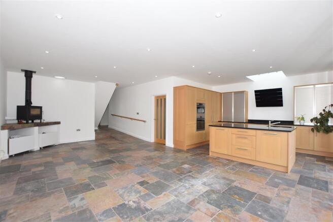 Kitchen/Dining Area