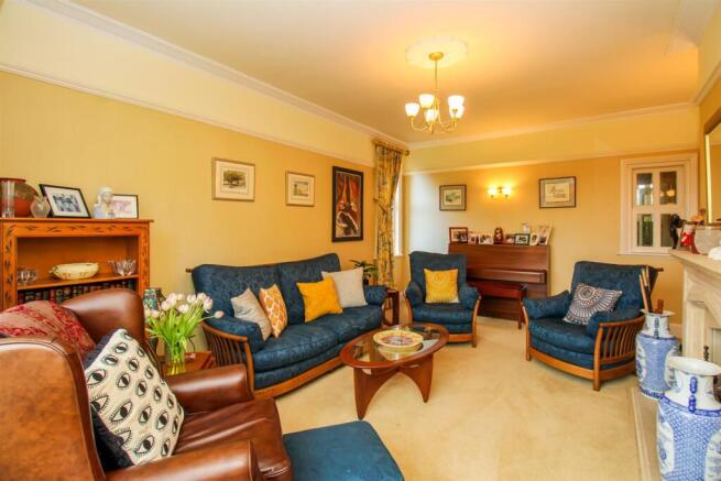 4 bed Detached for sale Image 9