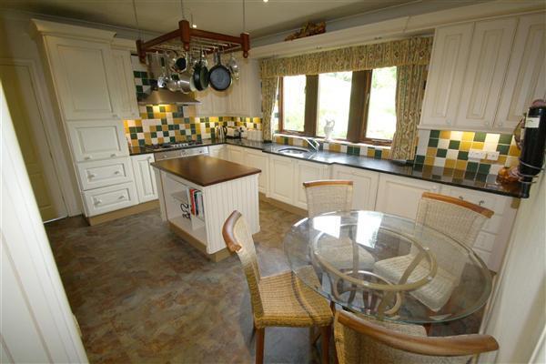 Spacious Dining Kitchen