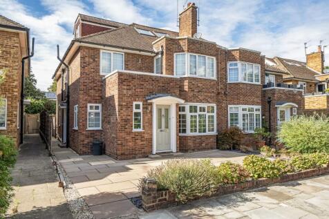 Bishops Close, Richmond, TW10