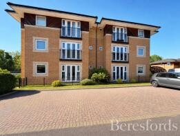 18, 98 Woodgate Court, Stafford Avenue, Hornchurch RM11 2EX
