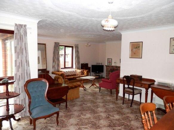 Sitting Room / Dining Room