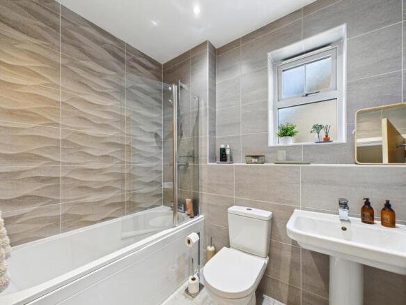 4 bed Detached for sale Image 6