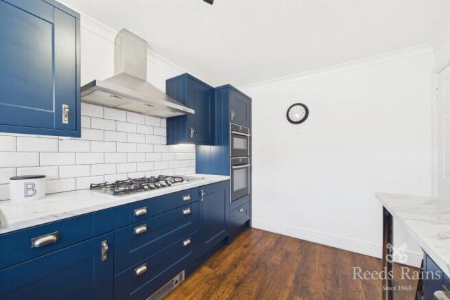 4 bed Detached for sale Image 5