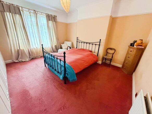 5 bed Semi-Detached for sale Image 9