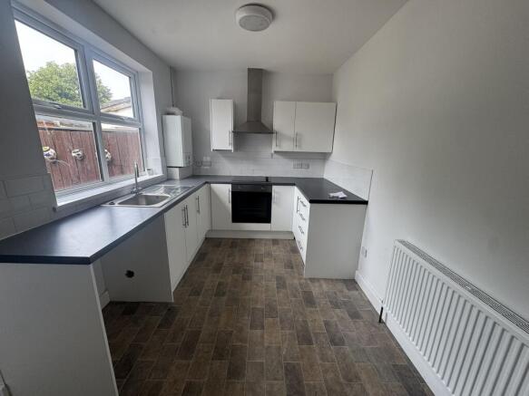 3 bed Terraced to rent Image 5