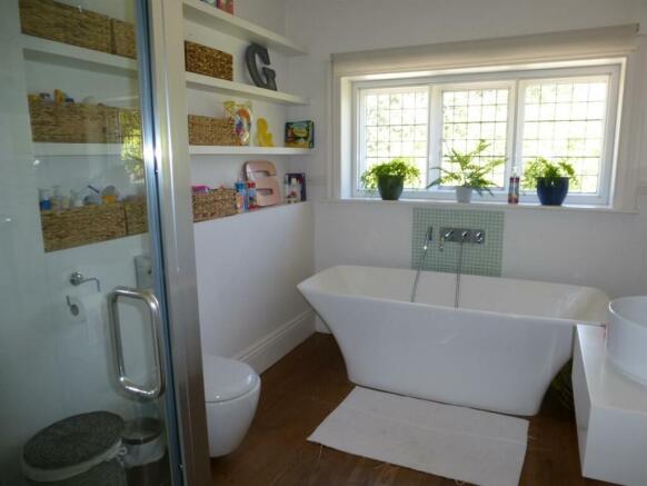 Fam bathroom.JPG