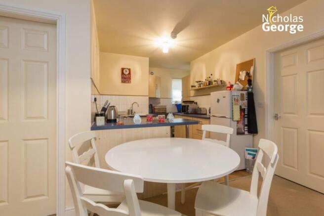 church rd 83 flat 7 dining.jpg