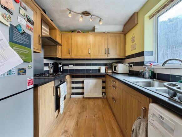 3 bed Semi-Detached for sale Image 4