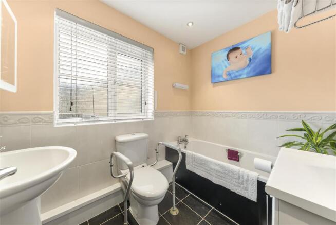 2 bed Apartment for sale Image 5