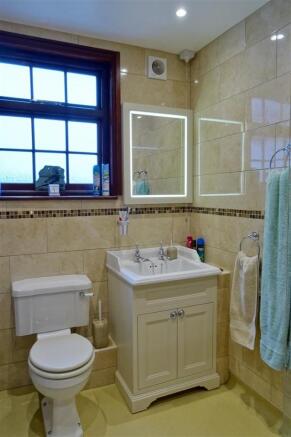 SHOWER ROOM: