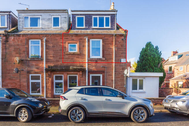 2-bed flat on Woodside Terrace, Dumfries, DG2, £90,000