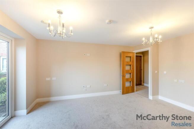 8683118-interior09.jpg