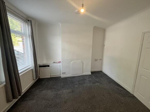 2 bed Terraced to rent Image 6