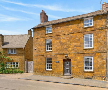 Bull Ring Deddington Banbury, Oxfordshire, OX15 0TT