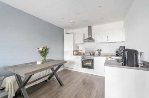 Threadneedle Road, Farnham, Surrey