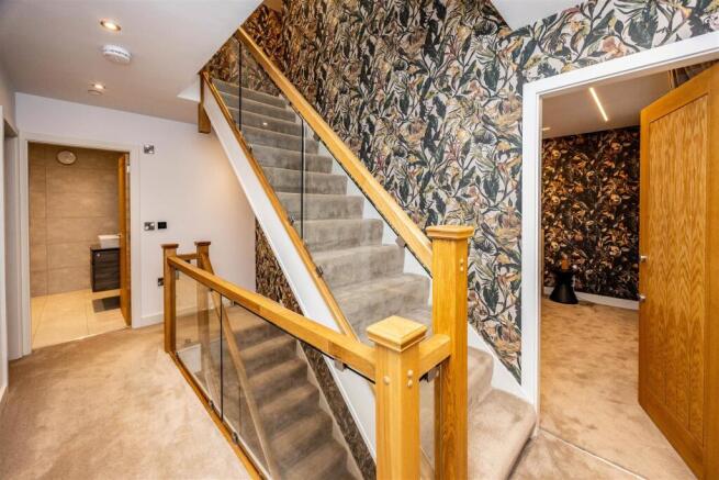 4 bed House for sale Image 12